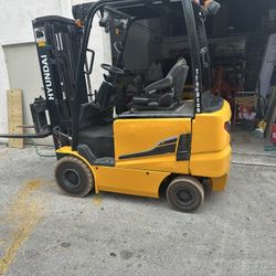 2019 Hyundai forklift 25B-9U