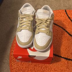 Nike Dunk  Size 9 MEN 