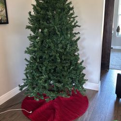 FREE Christmas Tree
