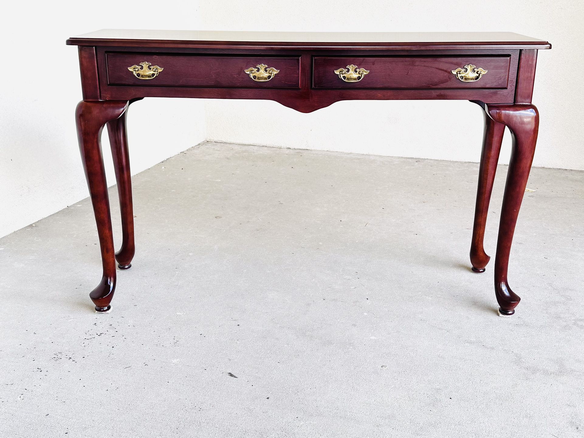 Queen Anne Style Wooden Console Table 