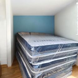 Queen size mattress (delivery available)