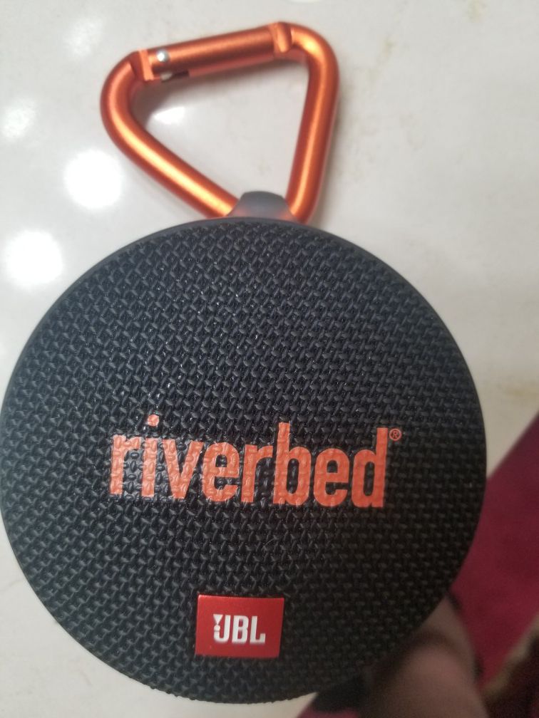 JBL riverbed clip 2
