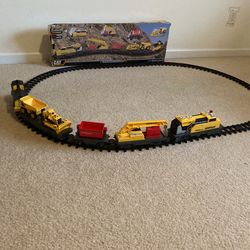 CAT Caterpillar Construction Express Motorised Lights XL Train Set Railway Track