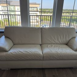 Selling Couch Must Go Asap Please Pick Up