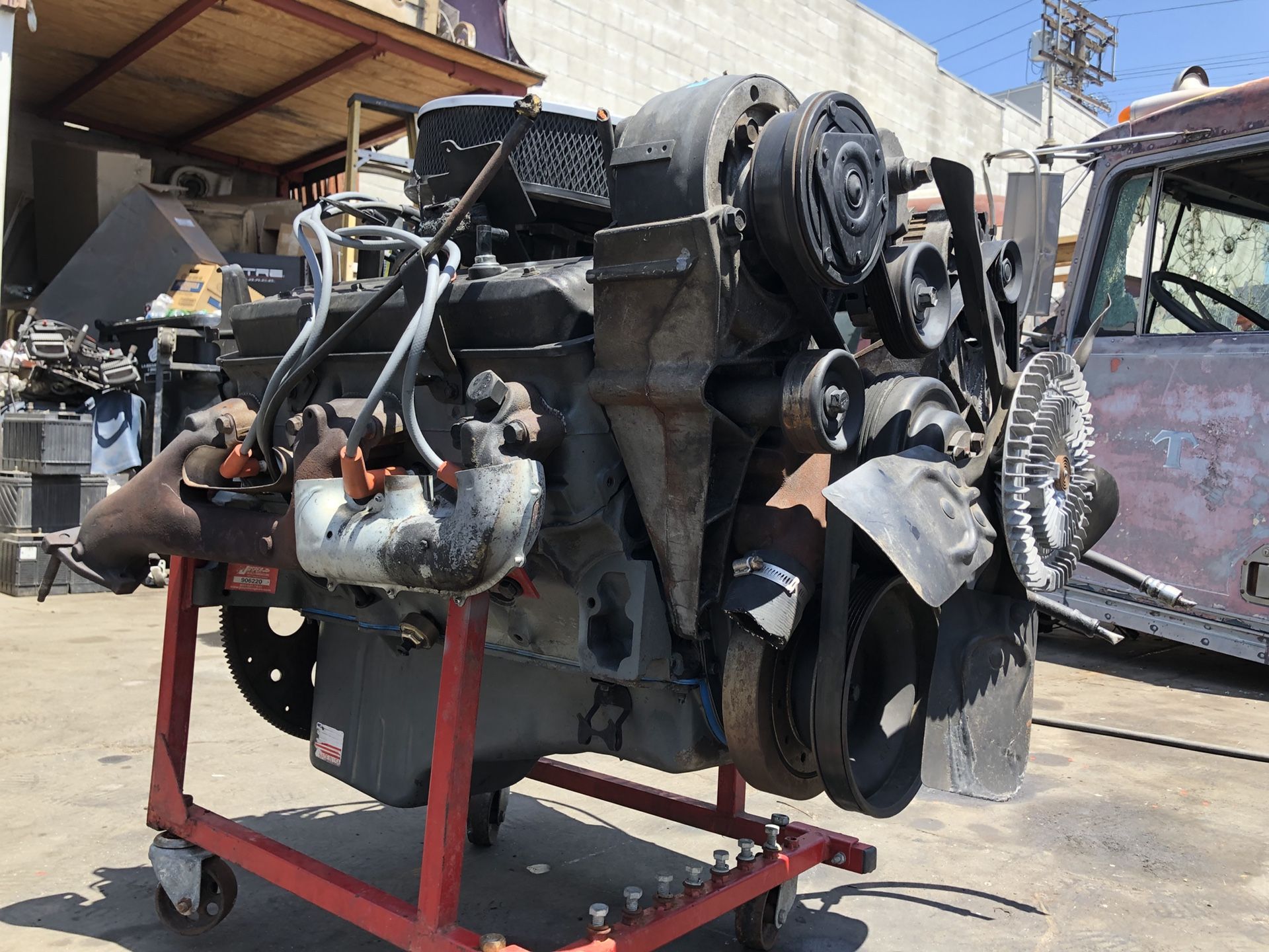Rebuilt TBI 350 Chevy 5.7 engine