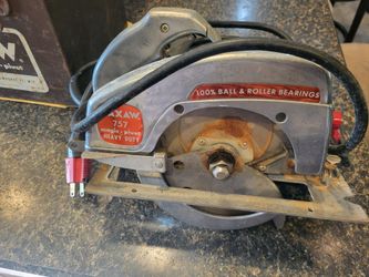 Maxaw 757 Magic Pivot Heavy Duty vintage circular saw and metal carrying case