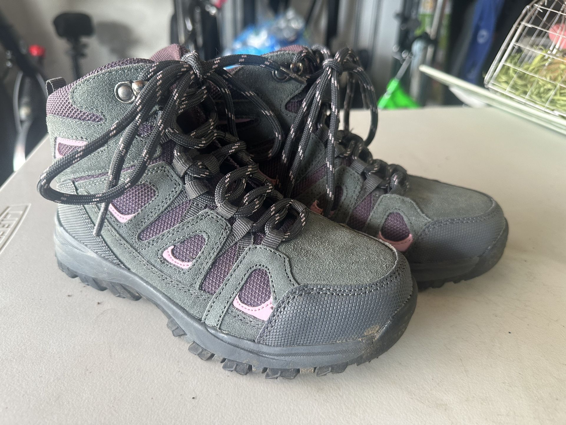 Girls Hiking Shoes Size 3