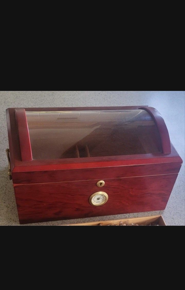 Cigar Humidor With Lock And Keys