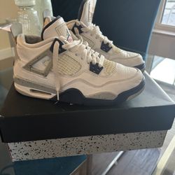 midnight navy jordan 4’s 