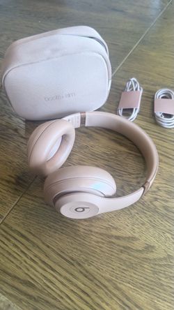 Beats head phone ( Kim Kardashian brand )