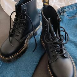 Dr. Martens 