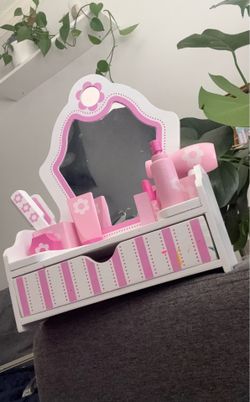 Vanity play set  &. High chair