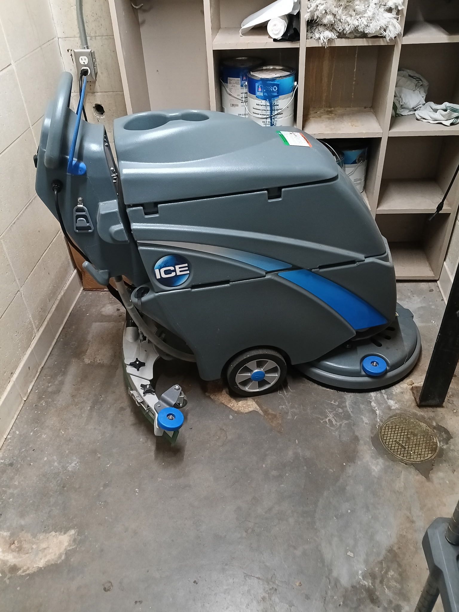 Ice Gym Floor Scrubber