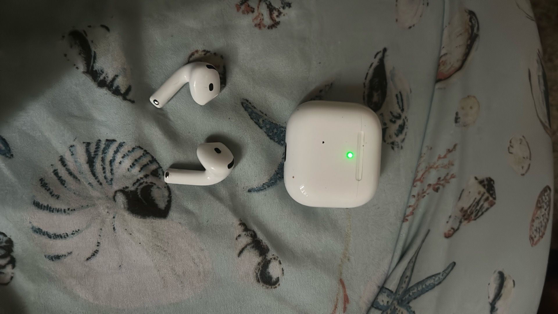 AirPod 4s