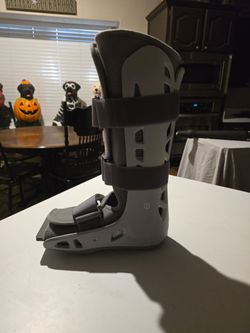 Adjustable boot