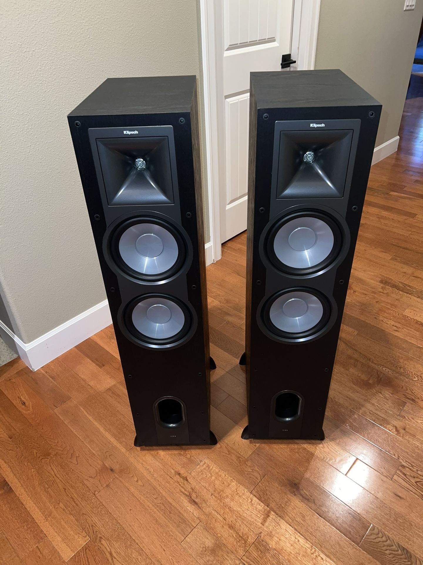 Klipsch KF-28 dual 8” woofers Floorstanding speakers