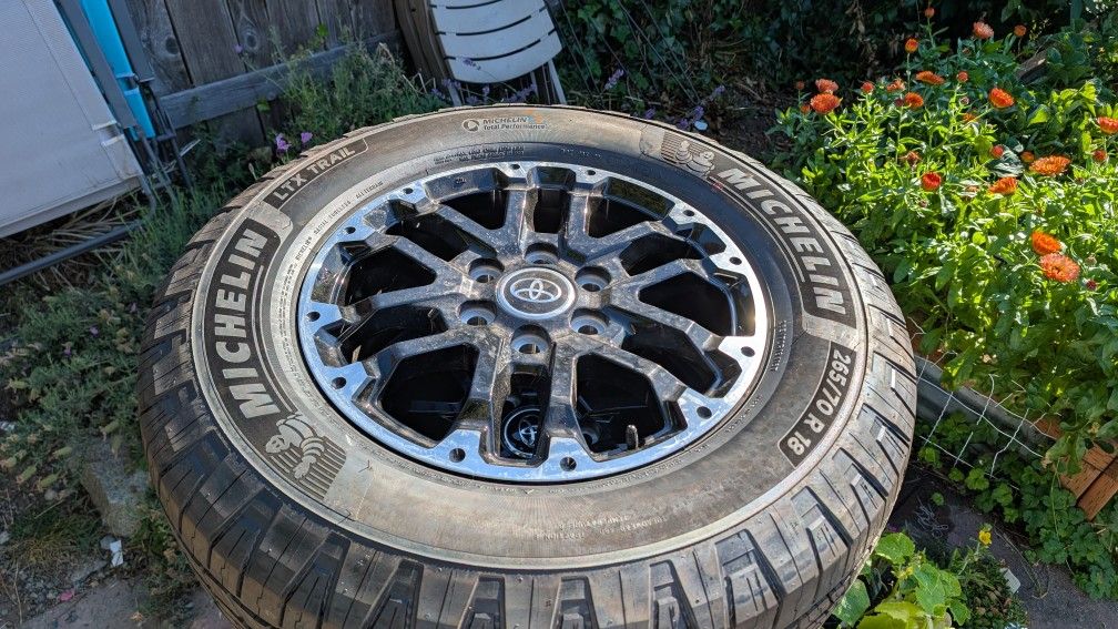 18" Toyota Tundra TRD 2024/2025 OEM Wheels and Tires