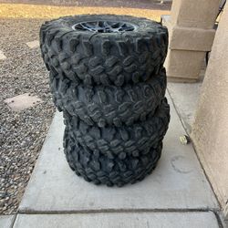 30/10/R14  Can am rims and tires