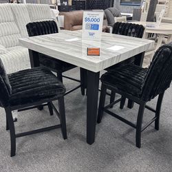 Dining Table Set. 🚚WE DELIVER🚚