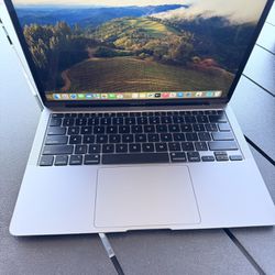 Apple 2020 MacBook Air 13- Inch 1.1 GHz 8Gb/256 Flash Storage Like New Laptop 