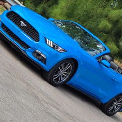 2017 FORD MUSTANG CONVERTIBLE Premium Package!!!!