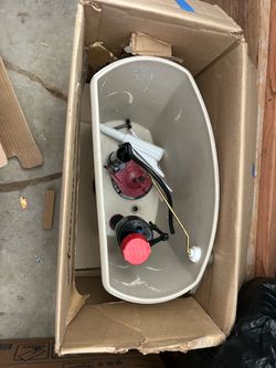 Toilet tank