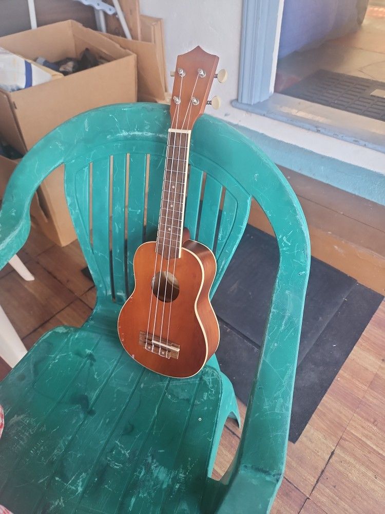 Guitar Small