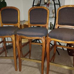REDUCED.... 3 HIGH END BAR STOOLS.. SOLID WOOD.. GORGEOUS .. Excellent Condition 