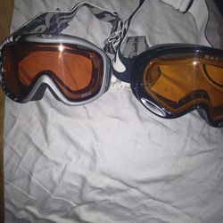 2 Snow Goggles 