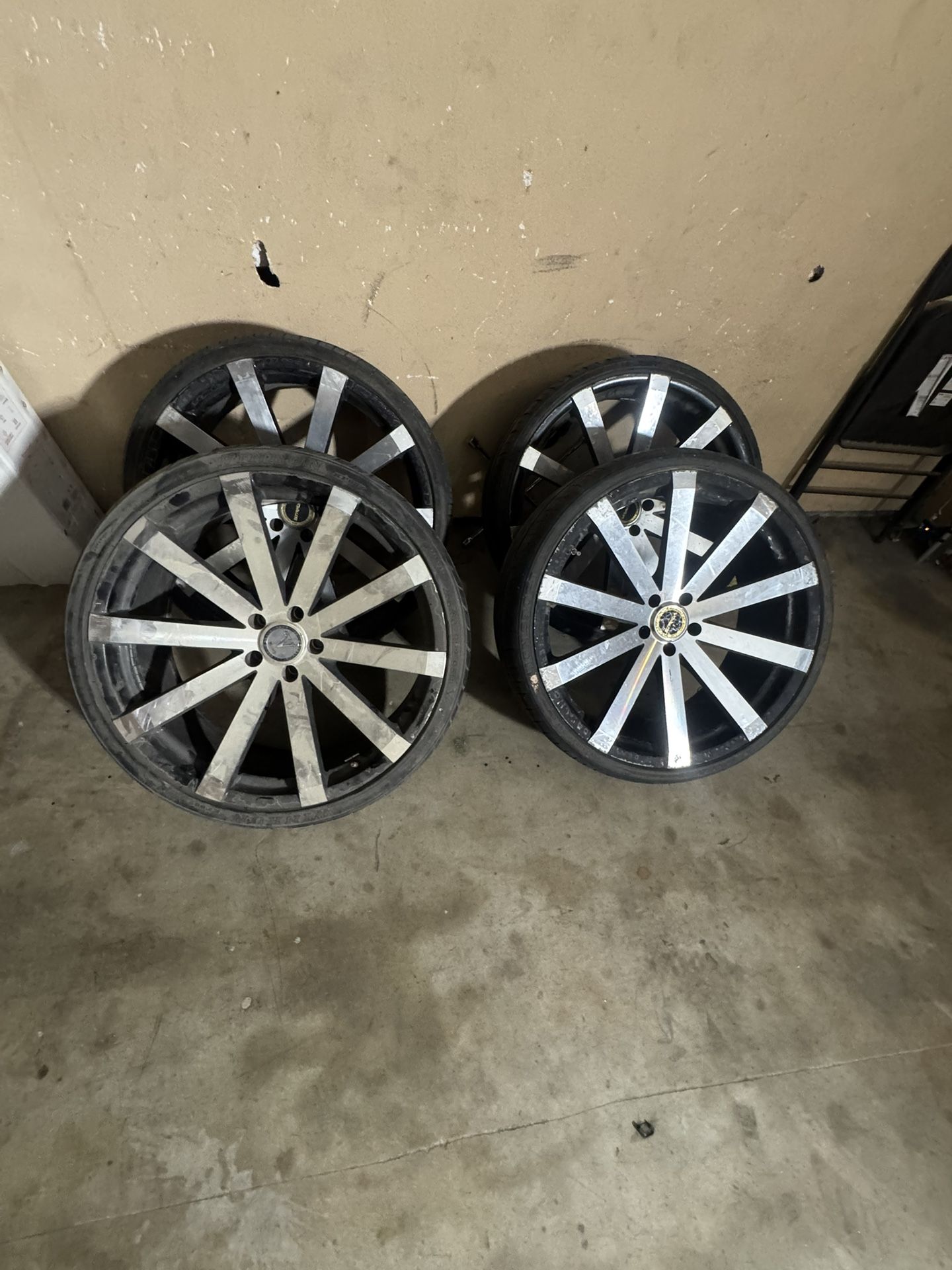 22 Inch Rims 5x115 Patter for Sale in Palm Springs, CA - OfferUp