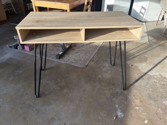 Desk decent condition