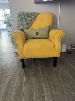 Yellow Chair - Moving