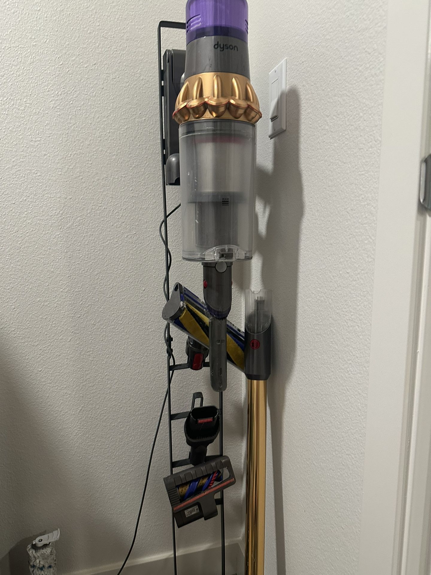 Dyson V15 with brand new header
