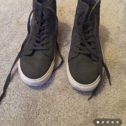 Boys Casual Gray Shoes (size 6)