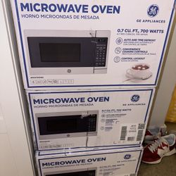 Microwave GE Appliances 0.7 Cubic Feet Countertop