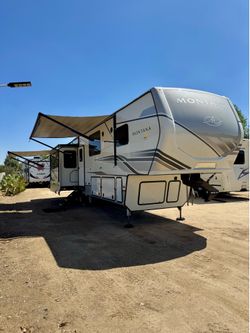 2022 Montana 3855BR