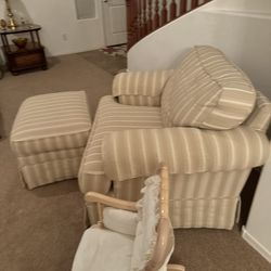 Like New Living Room Set