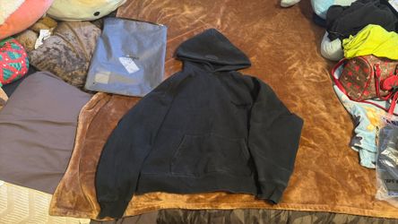 Black essential hoodie