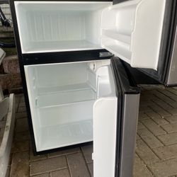 Small refrigerator 