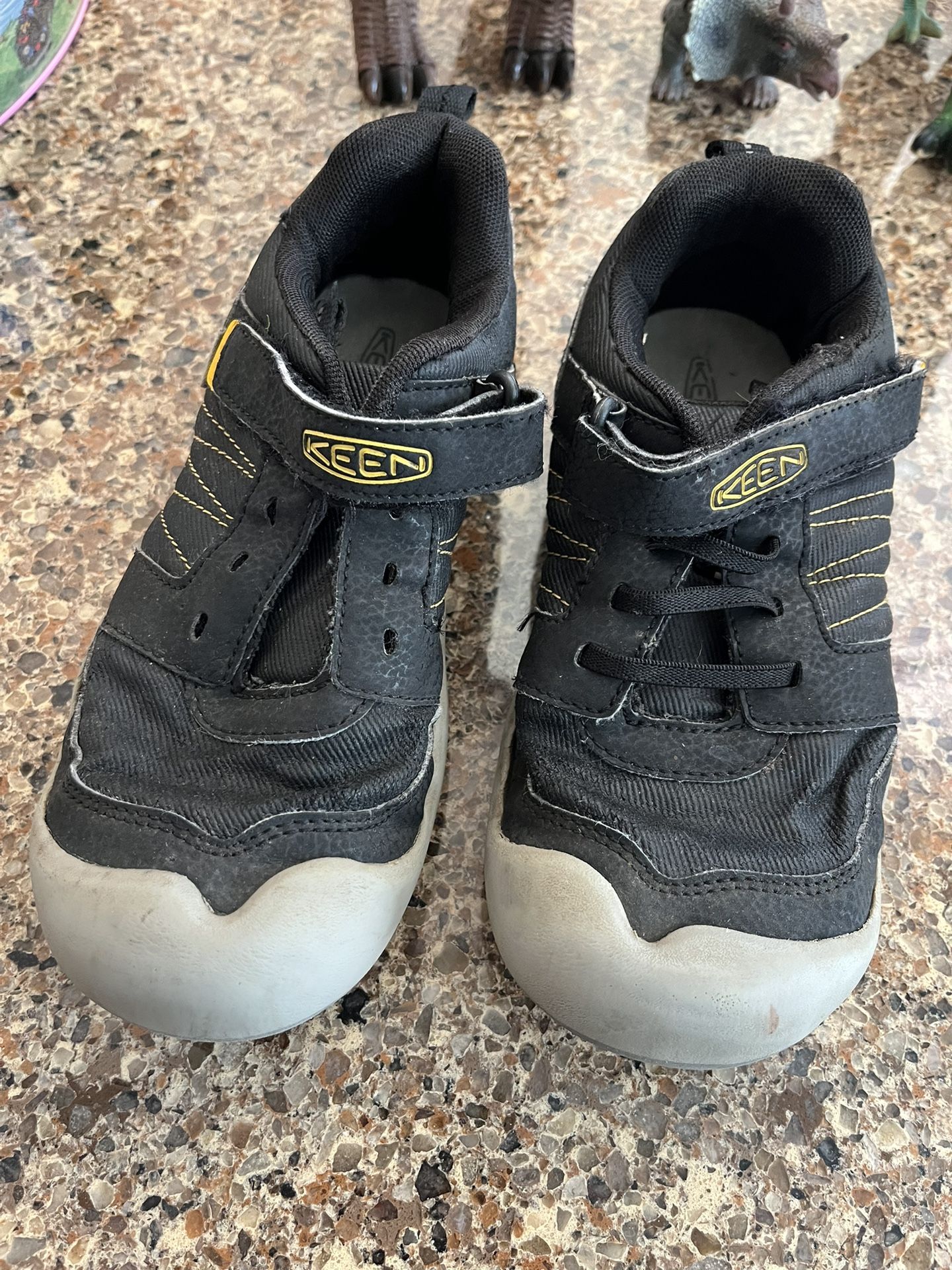 keen water shoes fits shoe size 3 kids one shoe needs new laces used as shown