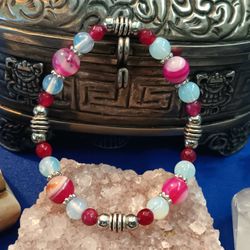 Bracelet of Garnet moonstone and vibrant Agate. Size large