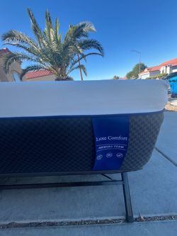 Like new king size Comfortable memory foam mattress firm only