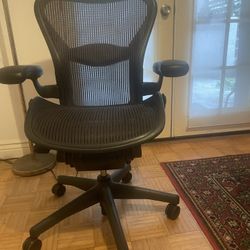  Herman Miller Aeron Chair