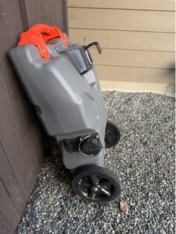 Portable holding tank