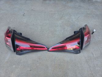 Pair of LED Tail Lights 2016/2018 new Toyota RAV