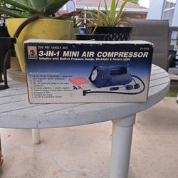 Air Compressor 3 In 1 With Gauge & Light