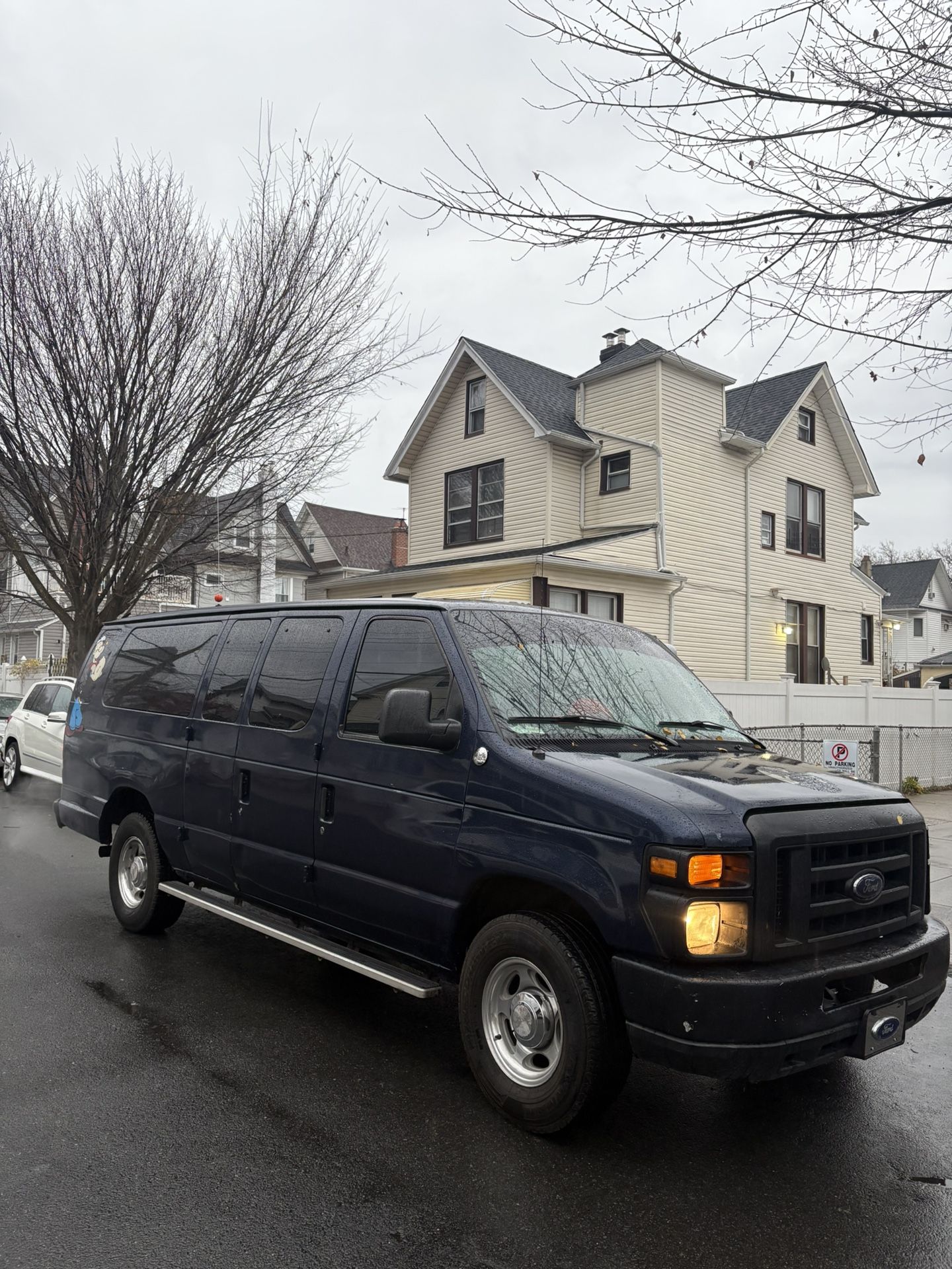 2010 Ford E-350