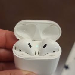 Apple Airpods 2, Great Battery Life, Great Shape