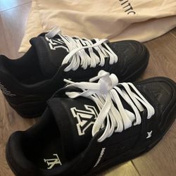 Classic low-top trainers