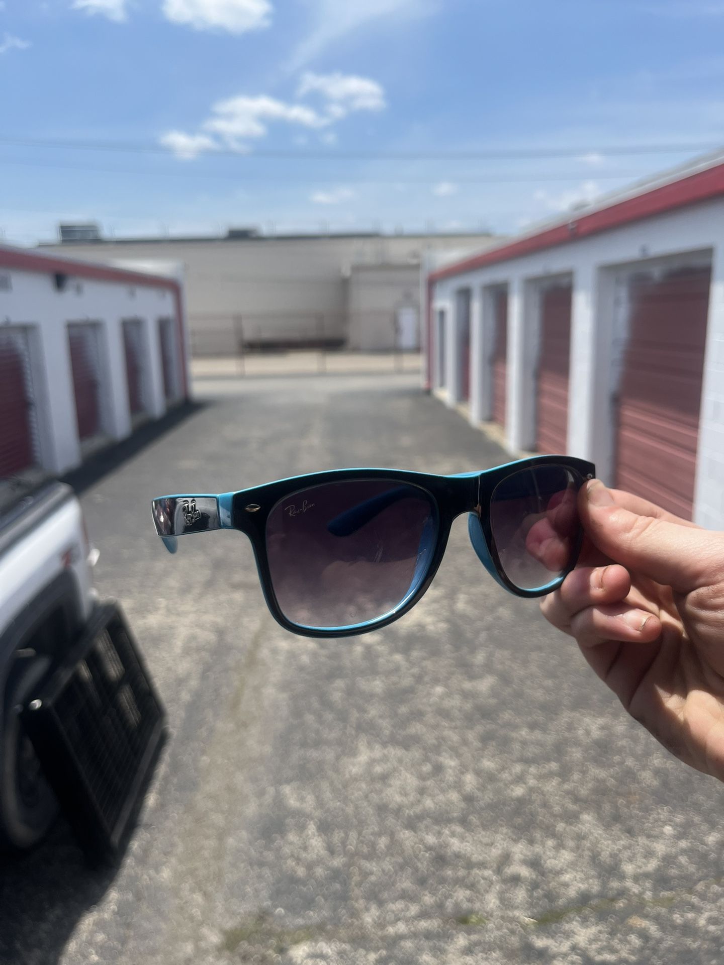 Ray Bands Minor Scratch